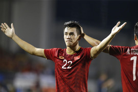 Video: Xem lại Tiến Linh đánh đầu dũng mãnh hạ U22 Campuchia