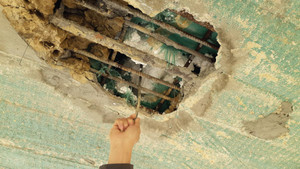 Cầu dân sinh hơn 7 tỷ đồng ở Hà Tĩnh bị rạn nứt, lộ kết cấu xốp bên trong