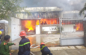 Cháy xưởng gỗ cạnh kho chứa hàng nghìn bình gas ở Đà Nẵng