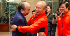 Ảnh: Giành chiến thắng vinh quang, U22 Việt Nam và đội tuyển nữ Việt Nam được Thủ tướng đón tiếp