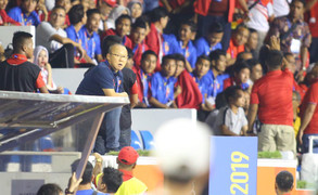 Video độc quyền của VOV: HLV Park Hang Seo nổi cáu trong đường hầm