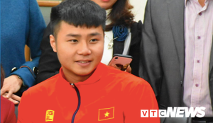 Thủ môn Văn Toản: 'Con nhớ mẹ nhưng con không về đâu'