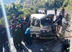 Xe chở đoàn thiện nguyện đâm vách núi: Thêm 1 người thiệt mạng