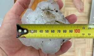 Mưa đá to bằng nắm tay trút xuống bang Queensland, Úc