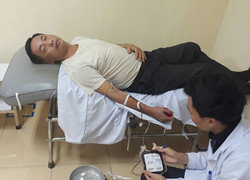 Thầy giáo vượt hơn 30 km lúc nửa đêm hiến máu cực hiếm cứu người