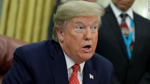 Tổng thống Trump mỉa mai Chủ tịch Hạ viện Pelosi 'bị rơi răng'