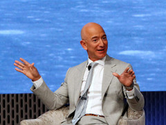 Amazon của tỷ phú Jeff Bezos chiếm lĩnh thị trường thế giới bằng cách nào?