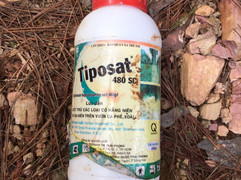 Chồng bóp miệng vợ, ép uống thuốc diệt cỏ đến nguy kịch