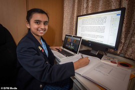 Cô bé 10 tuổi có IQ cao hơn cả Albert Einstein và Stephen Hawking