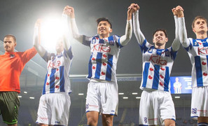 Đá trận ra mắt, Văn Hậu được Heerenveen vinh danh đặc biệt