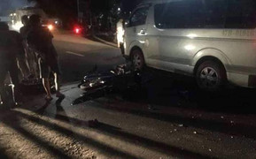 Xe 16 chỗ tông xe máy, sĩ quan quân đội thiệt mạng