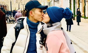 Sau khi giành HCV SEA Games, vợ chồng Khánh Thi - Phan Hiển tình tứ ở Nga