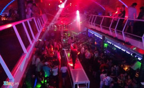 Những chính sách có hiệu lực từ tháng 9: Nhân viên karaoke phải đeo biển tên