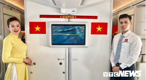 Ảnh: Siêu máy bay giăng cờ, sẵn sàng đón Đoàn TTVN về nước