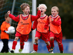 Kỳ lạ đội bóng sa thải HLV vì thắng quá đậm