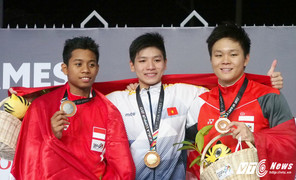 Video: Nghẹt thở xem kình ngư Việt Nam 15 tuổi phá kỷ lục SEA Games