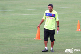 Nốt trận này, về đưa tuyển nữ đi World Cup 'Bố Chung' ơi!