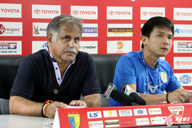 Đội Công Vinh sa thải thầy ngoại qua Facebook, dọn đường đón HLV Calisto?