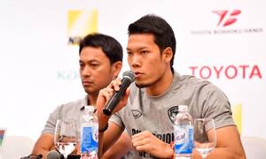 Muangthong mang cả dàn tuyển thủ Thái Lan sang Việt Nam giành cúp