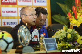 HLV Park Hang Seo: 'Đừng so sánh tôi với HLV Hiddink nữa'