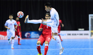 Trọng tài 'tặng quà', tuyển Việt Nam thắng trận đầu tiên ở giải Futsal châu Á