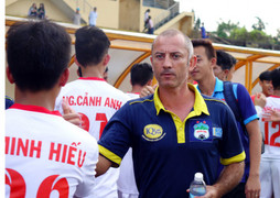 Thua đau U19 Viettel, thầy Giôm trách đàn em Công Phượng 'cứ 5 phút lại mất bóng'