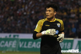 Vòng 5 V-League: Mưa bàn thắng và thẻ phạt, Bùi Tiến Dũng 'thất sủng'