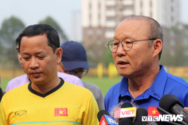 HLV Park Hang Seo: 'Tập 2 ngày, cầu thủ có hiểu nổi ý đồ chiến thuật không?'