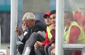 Báo Trung Quốc chê đội nhà chưa chắc thắng nổi tuyển Việt Nam