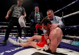 Video: Nhà vô địch Olympic tung đòn 'trời giáng' khiến đối thủ thở bình oxy