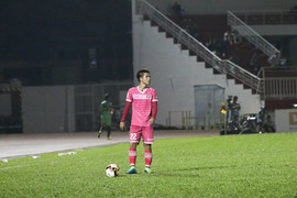 'Vua thẻ' V-League nhận án phạt đầu tiên trong mùa giải 2018