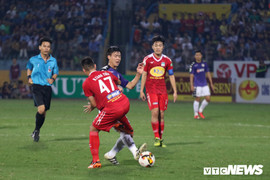 Sau án phạt của bầu Đức, Tăng Tiến nhận thêm tin buồn từ Ban kỷ luật VFF