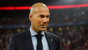 Ba lần liên tiếp vào chung kết Cúp C1, Zidane lập kỳ tích sánh ngang thầy cũ