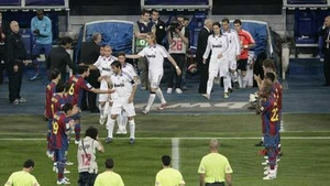Barca vs Real: Ghét nhau đến cả hàng rào danh dự