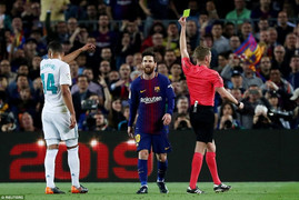 Ramos tố Messi gây sức ép lên trọng tài trận Siêu kinh điển