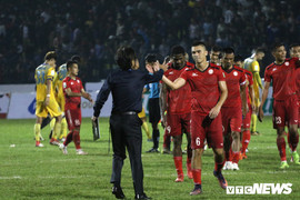 2 năm đá V-League, đội bóng cũ của Công Vinh giỏi nói hơn là làm?