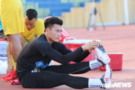 Bùi Tiến Dũng dự bị nhiều, HLV Park Hang Seo đặt niềm tin vào Đặng Văn Lâm