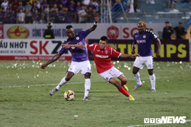 Thắng đậm Than Quảng Ninh, CLB Hà Nội 'vô đối' lượt đi V-League