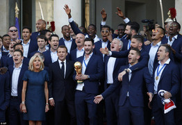 Vô địch World Cup 2018, tuyển Pháp nhận huân chương Bắc đẩu bội tinh