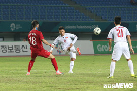 Báo châu Á: Ở lại V-League, tài năng của Quang Hải bị lãng phí
