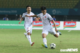 U19 Việt Nam triệu tập Văn Hậu: Đừng để thói tham lam hại bóng đá Việt Nam