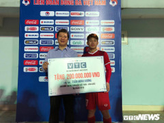 Trợ lý Lee phụ đạo riêng Xuân Trường, Minh Vương nhận thưởng 200 triệu đồng