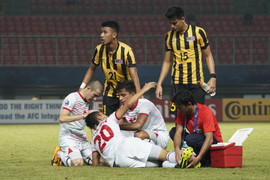 Rợn người cảnh cầu thủ U19 Malaysia đạp gãy chân đối thủ ở giải U19 châu Á