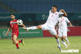 Tiền đạo Anh Đức: 'Làm việc với thầy Park rất thoải mái'