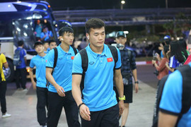 Tuyển Việt Nam trở lại Hà Nội, thầy Park cho phép học trò về thăm gia đình