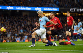 MU thua toàn diện Man City: 'Đứng ngoài top 4, làm sao nói chuyện vô địch?'