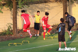 Đội tuyển Việt Nam được an ninh bảo vệ trước trận đấu gặp Malaysia