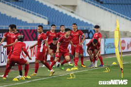 Thái Lan mất vé chung kết đau đớn, tuyển Việt Nam phải học cách tôn trọng 'kẻ cùng đường' Philippines