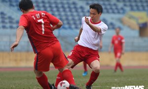 Phó Thủ tướng Vũ Đức Đam ghi 2 bàn trong trận đấu giao lưu bóng đá nghị sĩ hữu nghị Việt Nam-Hàn Quốc