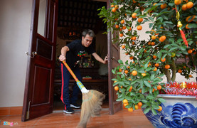 Văn Toàn dọn nhà, giúp mẹ làm cơm tất niên